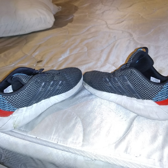 Adidas shoes - Picture 4 of 8